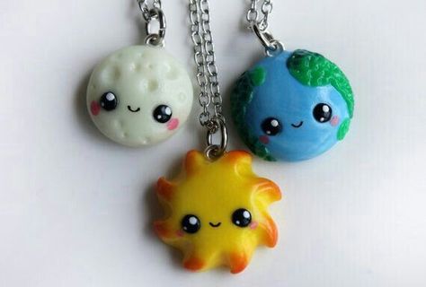 Kawaii Necklaces, Clay Sun, Fimo Kawaii, Crea Fimo, Moon Earth, Kawaii Charms, Polymer Clay Kawaii, Polymer Clay Figures, Cute Polymer Clay