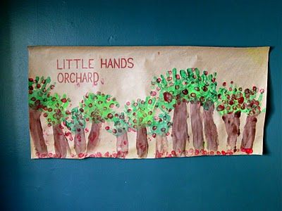 Handprint & fingerpainting "Apple Orchard" Apple Crafts Preschool, Preschool Apple Theme, Apple Kindergarten, Decoupage Pumpkins, Apple Preschool, Apple Unit, Fun Fall Crafts, Apple Craft, Apple Theme