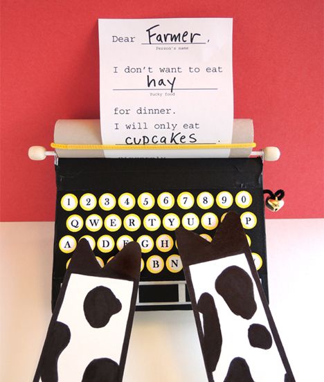 Cows that type? Yes indeed. You can too, using this awesome tissue box typewriter and funny Mad Lib letters! Click Clack Moo Activities, Farm Library, Laptop Theme, Farm Kindergarten, Click Clack Moo, School Farm, Doreen Cronin, Preschool Farm, Farm Lessons