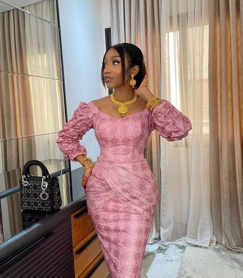 BAZIN INSPIRATION✨ on Instagram Lace Styles For Wedding Guest, Lace Styles For Wedding, Aso Ebi Lace, Aso Ebi Lace Styles, Latest Aso Ebi Styles, Nigerian Lace Styles Dress, Nigerian Lace Styles, African Lace Styles, Africa Dress