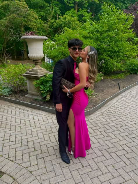 Black Prom Look Couple, Fuschia Prom Dress Couple, Fushia Prom Couple, Magenta Prom Couple, Magenta Prom Dress Couple, Goofy Couple Pics Prom, Prom Poses With Bf, Prom Pictures Couples Kissing, Prom Goals Couples