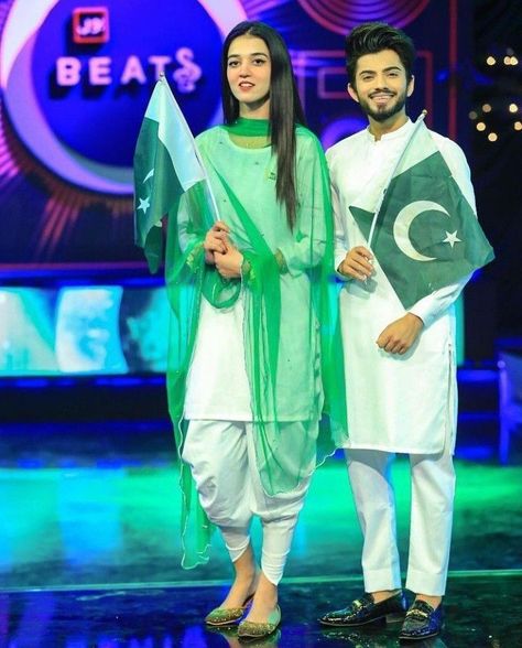 Flag Dp, Sehar Hayyat, Muslimah Fashion Casual, Aesthetic Status, Couple Dress, Creative Profile Picture, K K, Stylish Dress Book, Stylish Dresses For Girls