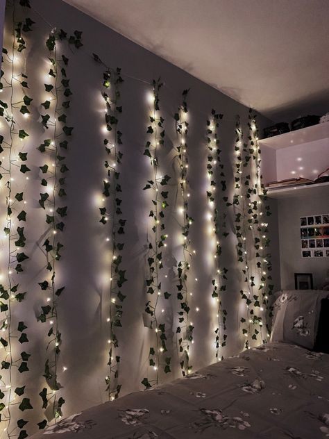 Fairy Lights Room, Party Bedroom, Bilik Idaman, Diy Room Decor For Teens, Bedroom Lights, Fairy Lights Bedroom, Hiasan Bilik, Vine Wall, Decorative Lights