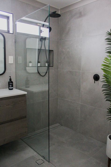 Shower Screens Frameless, Greyscale Bathroom, Easy To Clean Bathroom Design, Black Wc, Frameless Shower Screen, Vanity Grey, Black Tapware, Powder Room Renovation, Bathroom 2024