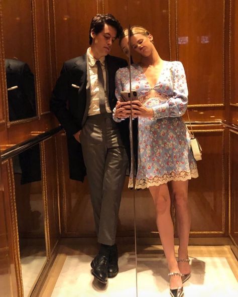 Lili Reinhart And Cole Sprouse, Bughead Riverdale, Riverdale Aesthetic, Dylan Obrian, Riverdale Funny, Dylan Sprouse, Grayson Dolan, La Fashion Week, Lili Reinhart