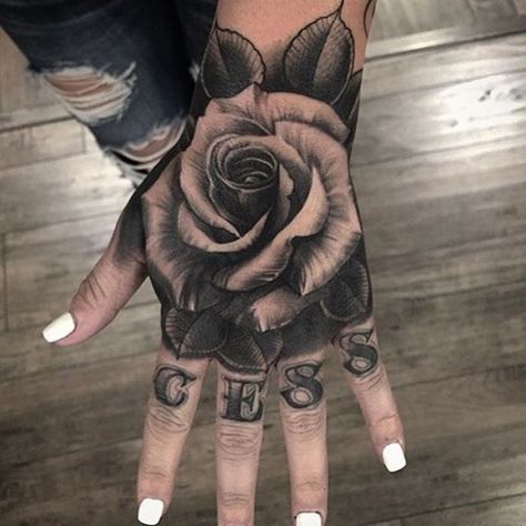 Follow 👉 @inkjunkeyzmag 💉 Artist @vetoe #inkjunkeyz Unique Hand Tattoos, Traditional Hand Tattoo, Side Hand Tattoos, Rose Hand Tattoo, Neck Tattoos Women, Hand Tattoos For Women, Small Hand Tattoos, Hand Tattoos For Guys, Best Sleeve Tattoos