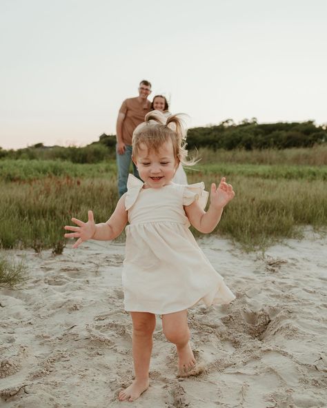 Family Love - Beach Edition 🌊🐚🌿 This family was one of the first family beach sessions I EVER did! I am SO grateful to have had them back infront of my camera to do them again 🤍 • • • #familyphotographer #seabrooktxphotographer #galvestontxphotographer #pearlandtxphotographer #saylormaephotography Family Beach Session, Beach Family Photos, Beach Sessions, I Am So Grateful, Family Beach, So Grateful, Beach Photos, Family Love, Family Photographer