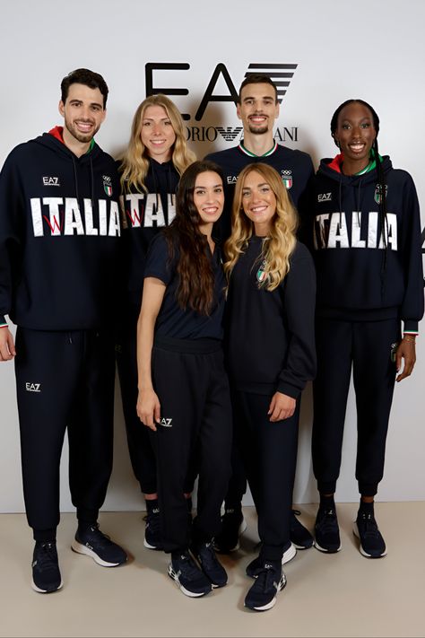 Take a look at Team Italia's stunning uniforms for the Paris 2024 Opening Ceremony! 🇮🇹✨ Made by EA7 Emporio Armani, these outfits perfectly blend innovation and Italian heritage. Featuring the iconic green, white, and red colors, along with sleek, modern designs, each piece is crafted to make a bold statement on the global stage. Join us in celebrating the spirit of Italy as we cheer on our athletes in style! #Paris2024 #OlympicFashion #TeamItalia #Athlesthetic Olympic Fashion, Olympics 2024, Sports Outfit, Sport Branding, Italian Heritage, Olympic Team, Modern Dress, Global Style, Art References