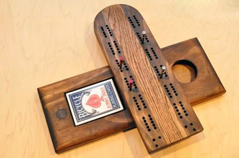 homemade cribbage board... something tells me becca and i should spend some quality time together... with power tools! ;) Cribbage Board Ideas, Cribbage Board Template, Homemade Gifts For Men, Crib Board, Homemade Games, Custom Cribbage Board, Wood Crib, Board Games Diy, Small Wood Crafts