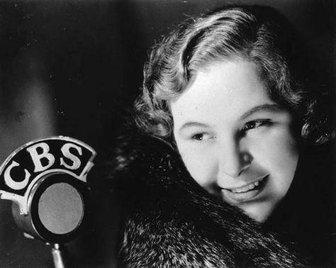 Kate Smith Golden Age Of Radio, Kate Smith, Irving Berlin, Old Time Radio, Discover Music, Jazz Age, Vintage Radio, Christmas Song, Female Singers