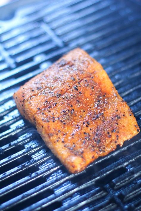 Grilling Salmon With Skin, Salmon With Skin, How To Grill Salmon, Grilled Red Snapper, Grill Salmon, Keto Carnivore, Bbq Salmon, Grilled Salmon Recipes, Baked Salmon Recipes