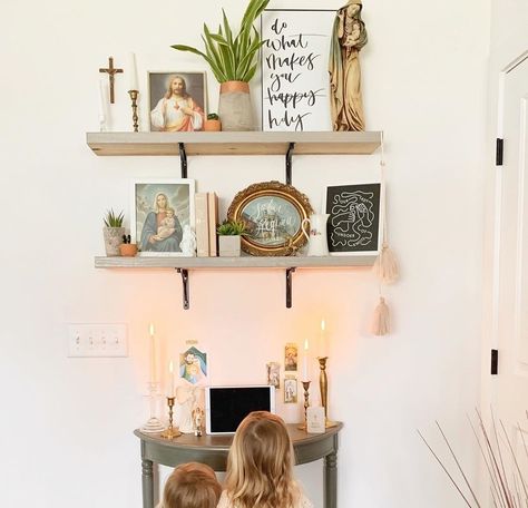 Prayer Alter Ideas Home Altar Catholic, Prayer Nook Ideas, Prayer Altar At Home, Altar Ideas Catholic, Christian Altar Ideas For Home, Catholic Decor Home Ideas, Catholic Room Decor, Catholic Altar Home Ideas, Prayer Space At Home