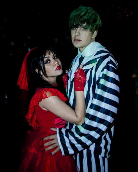 Beetlejuice Couple Costume, Tara Yummy And Jake Webber, Beetlejuice Costume, Matching Halloween Costumes, Jake Webber, Duo Costumes, Tara Yummy, Pretty Halloween Costumes, Duo Halloween Costumes