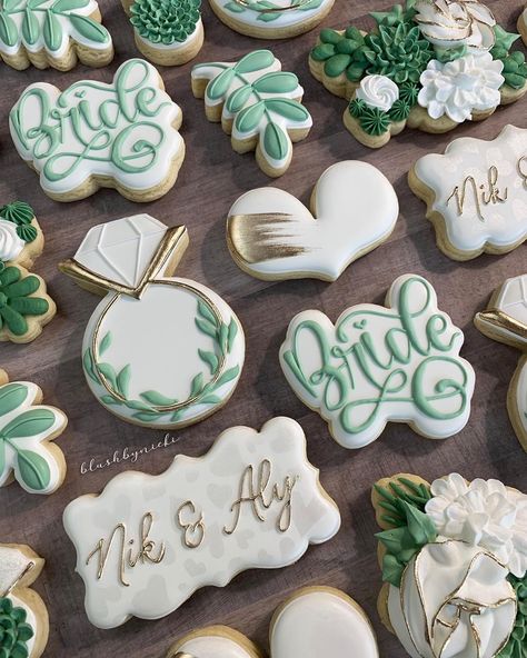 This set has my 💚! I love the greens and gold together. Congrats Nic and Aly! . . Gold is from @sunflowersugar . . Used @3sweetchicks dough… Wedding Cookies Sage Green, Green And Gold Wedding Cookies, Gold Christmas Cookies, Eucalyptus Bridal Shower Cookies, Bridal Shower Cookies Ideas, Sage Bridal Shower Cookies, Bridal Shower Cookies Sage Green, Bridal Shower Cookies Green And Gold, Blush Bridal Shower Decorations