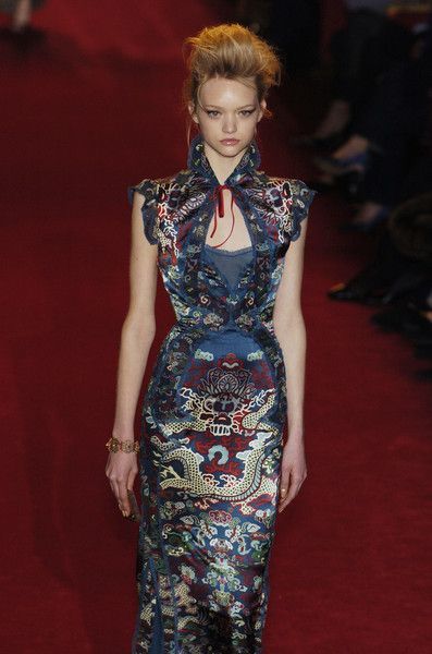 2004 Runway, Harry Clarke, Fashion Week Runway, Chinese Dragon, Chinese Dress, Cheongsam, Eminem, Couture Fashion, Look Fashion