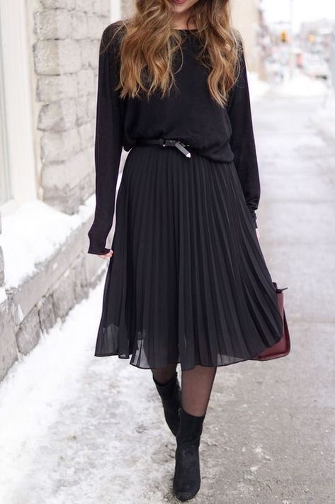 Black Pleated Skirt Wedding Guest, All Black Pleated Skirt Outfit, Black Pleated Skirt Outfit, Pleated Skirt Outfits, Pleated Skirt Outfit, Black Pleated Skirt, Skirt Outfit, Black Outfit, Skirt Outfits