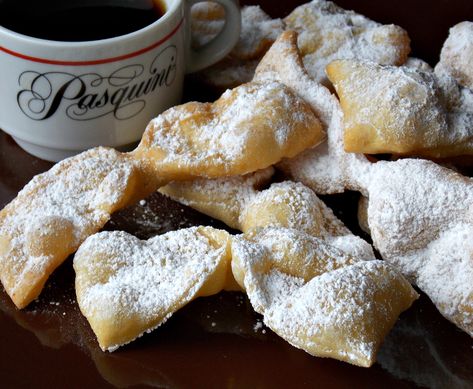 Make Angel Wings, Angel Wing Cookies, Bow Tie Cookies, Sweet Fries, Italian Christmas Cookies, Deserts Easy, Italian Pastries, Italian Pastry, Gingerbread Recipe