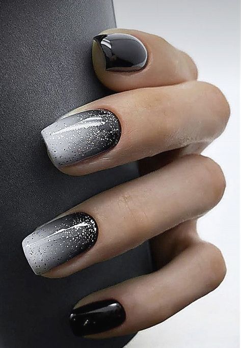 Fake Nails Black, Easy Toe Nail Designs, Simple Toe Nails, Nails Press Ons, Nails Glossy, Short Fake Nails, Floral Nail Designs, Nails For Women, Nails 2020