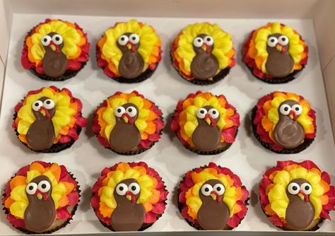 Cute Cupcakes For Kids, Cupcake Turkey, Cake Plating, Thanksgiving Cakes Decorating, Cupcakes For Kids, Turkey Cupcakes, Thanksgiving Cupcakes, Cakes Decorating, Fall Cupcakes