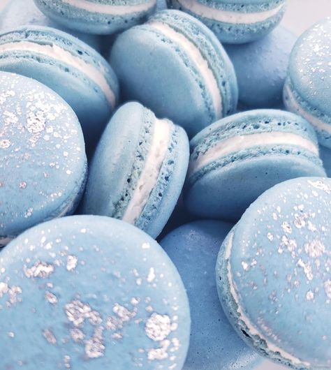 Cups of Dew Silver Macarons, Macarons Wedding, Blue Macaroons, Blue Macarons, Gluten Free Wedding, Vanilla Macarons, Wedding Macarons, Blue Wedding Decorations, French Macaron