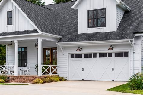 White Board and Batten Farmhouse - Farmhouse - Garage - Cincinnati - by Clopay Carriage Style Garage Doors, Carriage House Garage Doors, Double Garage Door, Garage Door House, White Garage, Carriage House Doors, Carriage House Garage, Farmhouse Garage, Steel Garage Doors