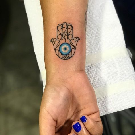 Hand And Eye Tattoo, Hamsa Evil Eye Tattoo, Evil Eye Hand Tattoo, Nazar Tattoo Eye, Hamsa Tattoo Meaning, Hand Of Fatima Tattoo, Greek Evil Eye Tattoo, Evil Eye Tattoo Ideas, Small Hamsa Tattoo