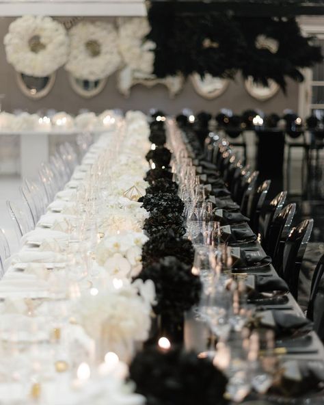 Black And White Ball Decorations, Black And White Event Decor, Persephone Wedding, Monochrome Party, Wedding Guest Table, White Table Settings, Az Wedding, Black And White Wedding Theme, Black White Parties