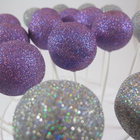 Euphoria Cake Pops, Purple Glitter Cake, Oreo Cake Balls, Glitter Cake Pops, Purple Cake Pops, Sparkly Cake, Silver Cupcakes, Frosting Techniques, Pop Cupcakes