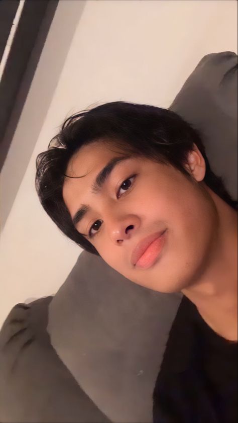 Donny Pangilinan Video, Donny Pangilinan Wallpaper, Brown Eyes Aesthetic, Donny Pangilinan, Instagram Editing Apps, Video Edits, Ideal Boyfriend, Ideal Man, Dark Wallpaper Iphone