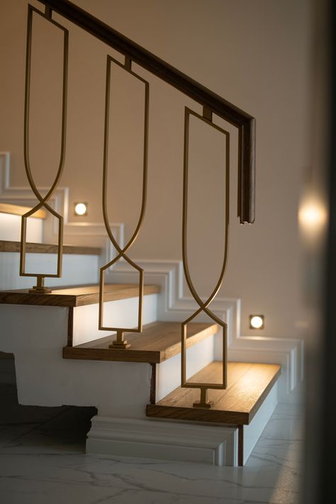 Stairs Design With Lights, Staircase Design Railing, Modern Stair Railing Ideas, Stairs Railing Design, Railing For Stairs, Railings For Stairs, Reling Design, Stair Railing Ideas, Staircase Lighting Ideas