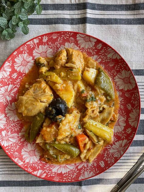 Margooga (Emirati Chicken and Pastry) | butfirstchai.com Emirati Food Recipe, Emirati Food, Recipe With Vegetables, Chicken And Pastry, Uae Food, Green Capsicum, African Recipes, Hearty Stews, Chapati