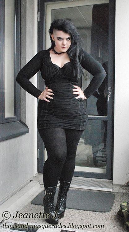 Chubby Goth, Thick Goth, Plus Size Goth, Look Grunge, Look Plus Size, Goth Beauty, Grunge Look, Grunge Goth, Gothic Girls