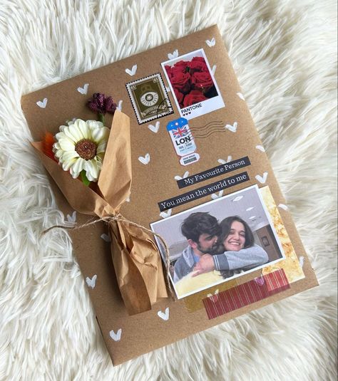 Hadiah Diy, Anniversary Scrapbook, Football Homecoming, Birthday Gifts For Boyfriend Diy, Diy Birthday Gifts For Friends, Bf Gifts, Creative Gifts For Boyfriend, Cute Couple Gifts