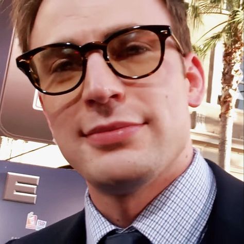 Chris Evans Pfp, Thing Marvel, The First Avenger, Steven Grant Rogers, First Avenger, Christopher Evans, Steve Rogers Captain America, Robert Evans, Human Torch