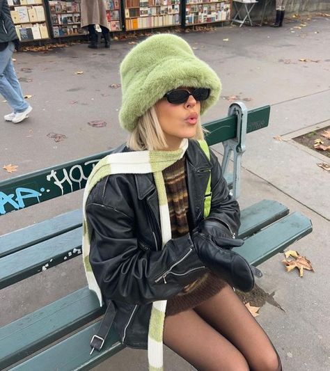 Amsterdam Outfit, Green Bucket Hat, Hat Silhouette, Bucket Hat Style, Hat Style, Street Style Winter, Stylish Hats, Fall Fits, Accessories Collection