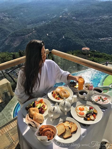 Breakfast Room Service Luxury Hotel Lebanon Breakfast Room Service, Breakfast Presentation, Mesa Home Office, Hotel Breakfast, Summer Smoothies, Hotel Food, Mothers Day Brunch, Food Platters, Perfect Breakfast