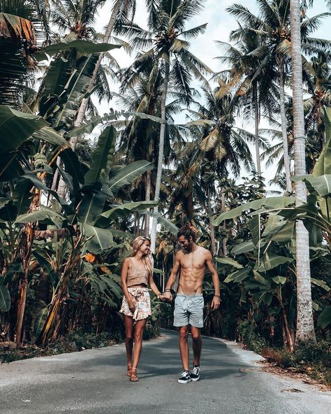 Bali is a real dream destination. If you’re traveling to Indonesia this place is a must visit! Save this pin as Bali travel inspiration and to remember which places to visit best✨ #balivibes #travelcouple #travelphotography #baliinspiration #balitraveltips #mariefeandjakesnow Jungle Couple Photoshoot, Bali Couple Photos, Tulum Photoshoot, Bali Photoshoot, Bali Travel Photography, Couple Travel Photos, Picture Travel, Honeymoon Photography, Bali Holiday