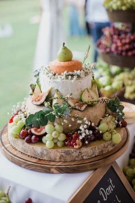 How to Choose A Cheese Wedding Cake - Guide from Poptop Events Planning Platform Wedding Cake Guide, Wedding Cheese, Cheese Tower, Cheesecake Wedding Cake, Wedding Cheesecake, Cheese Wedding Cake, Tower Cake, Cheese Table, Cheese Wheel