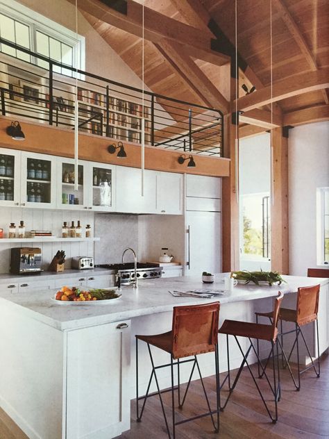 Loft over kitchen Modern Beach House Kitchen, Design Interior Modern, Interior Dapur, Beach House Kitchens, Modern Beach House, Beach House Interior, White Kitchen Cabinets, Open Kitchen, Dream Rooms