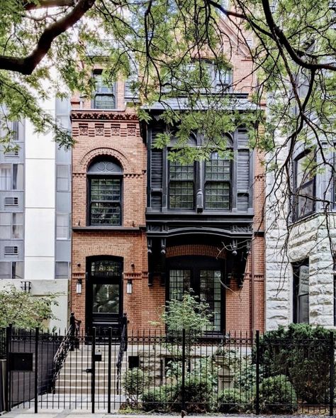 sdamiani via instagram Source: bhlissfhully #travel Brick Townhouse, Townhouse Exterior, Garden Entrance, Unusual Homes, Brick Architecture, Grey Exterior, Chicago Travel, Garden Makeover, Exterior Makeover