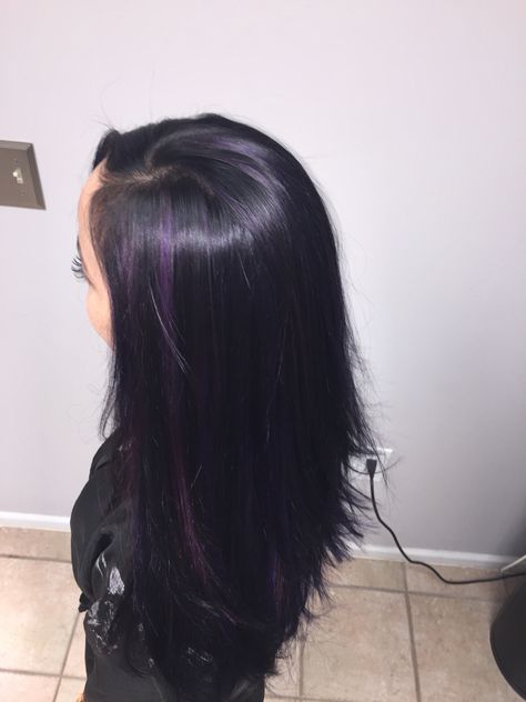 Subtle purple hair! 💜 Dark Purple Highlights In Black Hair, Black Hair Purple Undertone, Dark Purple And Black Hair, Black Hair With Purple Tint, Purple Highlights Black Hair, Black Hair With Purple Highlights, Subtle Purple Hair, Midnight Purple Hair, Plum Highlights