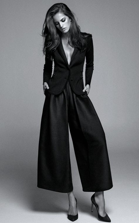 Izabel Goulart for Emporio Armani, 2014 Elle Spain, Izabel Goulart, Looks Black, 가을 패션, Mode Inspiration, Mode Style, Italian Fashion, Mode Outfits, Giorgio Armani