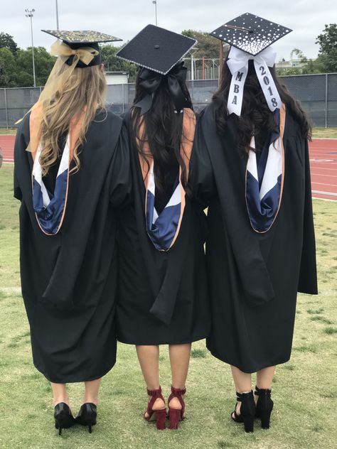 Gold-Black-White (Grad cap bows) Grad Hair With Cap, Grad Caps Simple, Blue Cap Graduation Decoration, Black Grad Cap Ideas, Bow Graduation Cap, Bow On Graduation Cap, Bow Grad Cap, Graduation Cap With Bow, Grad Cap With Bow