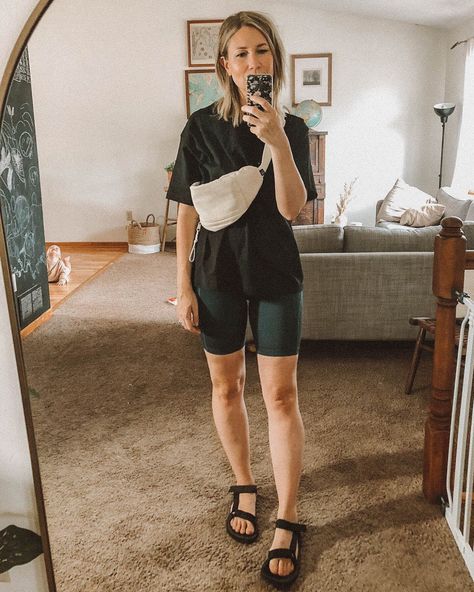 Sporty Mom Outfits Summer, Athleisure Summer Outfits, Summer Athleisure Outfits, Nanny Outfits, Casual Athleisure Outfits, Athleisure Mom, Casual Home Outfits, Nanny Outfit, Athleisure Outfits Summer