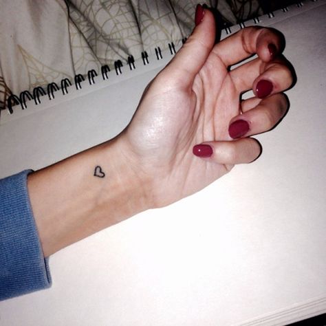 Micro Tattoos For Women, Tiny Finger Tattoos, Small Heart Tattoos, Small Finger Tattoos, Cool Wrist Tattoos, Simple Tattoo Designs, Cute Tiny Tattoos, Small Wrist Tattoos, Heart Tattoo Designs