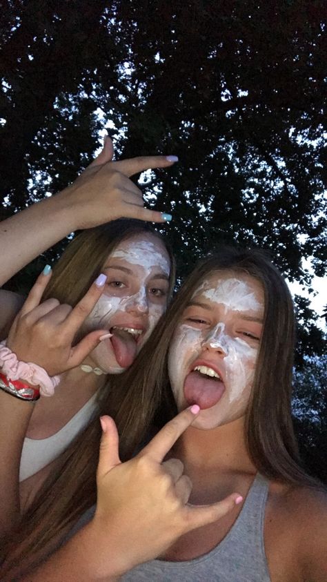 Cute summer photo face mask with best friend #bestie #facemask #summer #sun #bestfriend #cute #visco Pics To Recreate, With Best Friend, Photo Face, Photo Mask, Summer Photos, Summer Sun, Best Friend, Carnival Face Paint, Face Mask