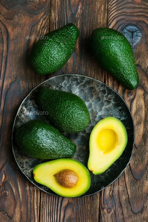 Avocado Substitute, Food Photography Fruit, Green Avocado, How To Make Guacamole, Avocado Fruit, Fresh Avocado, Fruit Photography, Beautiful Fruits, Healthy Liver