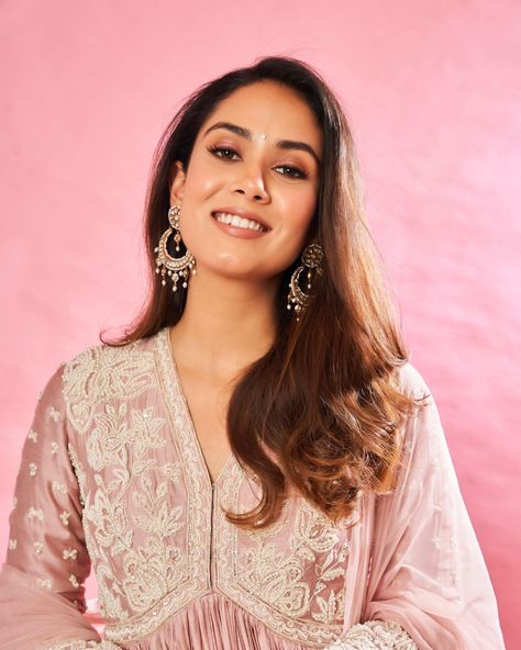 Pink Indian Suit, Mira Kapoor, Pink Anarkali Suits, Onion Pink, Ridhi Mehra, Pink Anarkali, Mira Rajput, Wedding Wardrobe, Expensive Dresses