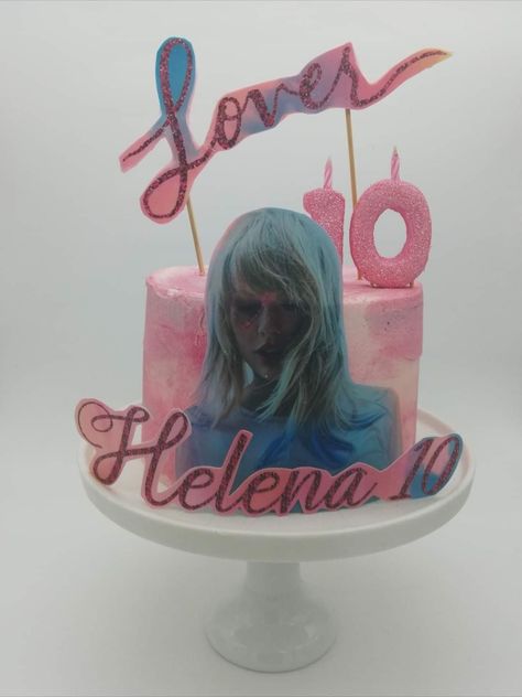 Folklore Cake, Taylor Swift Breakup, Enchanted Cake, Bolo Taylor Swift, Harry Styles Taylor Swift, Vogue Hong Kong, Taylor Swift Cake, Taylor Swift Enchanted, 15th Birthday Cakes