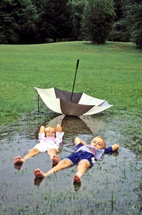 Wenn aus einer Pfütze ein Pool wird. Es kommt auf die Perspektive an! - Ja - Hast du schon mal/ Just doing the next Time - I Love Rain, Love Rain, Under My Umbrella, Singing In The Rain, Dancing In The Rain, In The Rain, Little People, 귀여운 동물, Rainy Days